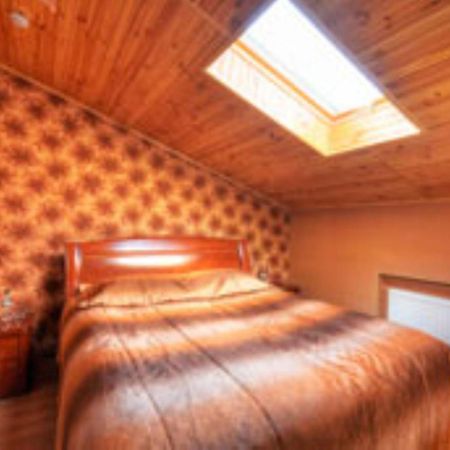 Готель-Ресторан Chalet ビーラ・ツェールクヴァ エクステリア 写真