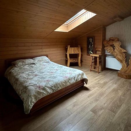 Готель-Ресторан Chalet ビーラ・ツェールクヴァ エクステリア 写真