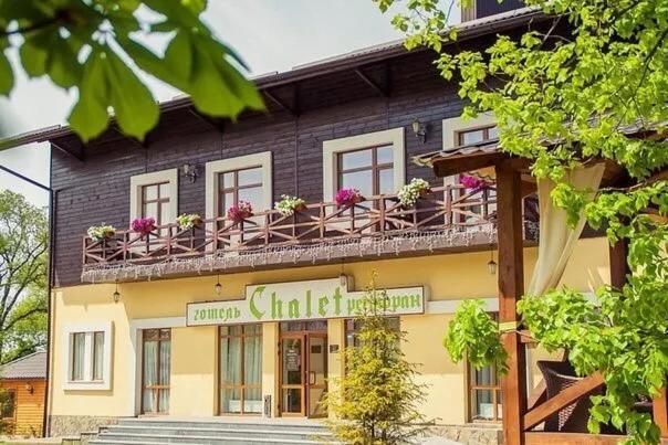 Готель-Ресторан Chalet ビーラ・ツェールクヴァ エクステリア 写真
