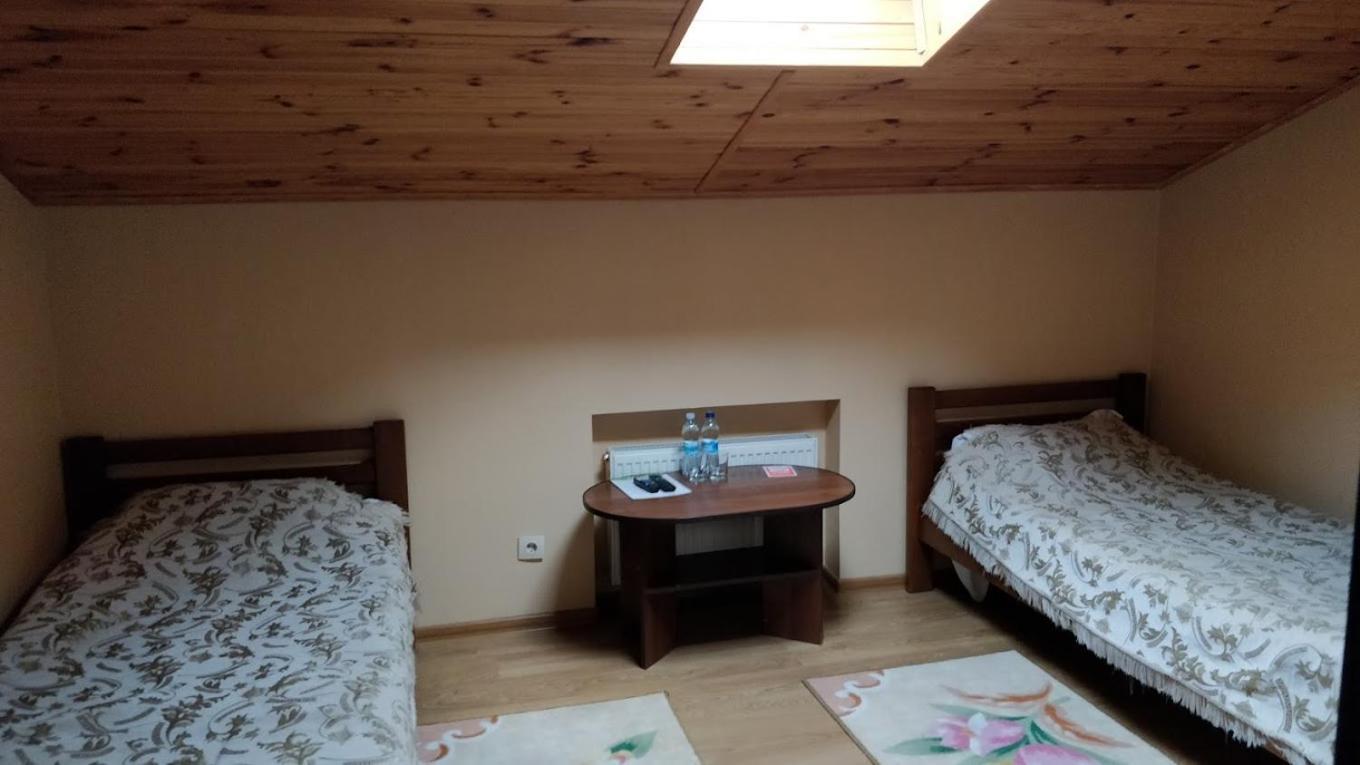 Готель-Ресторан Chalet ビーラ・ツェールクヴァ エクステリア 写真