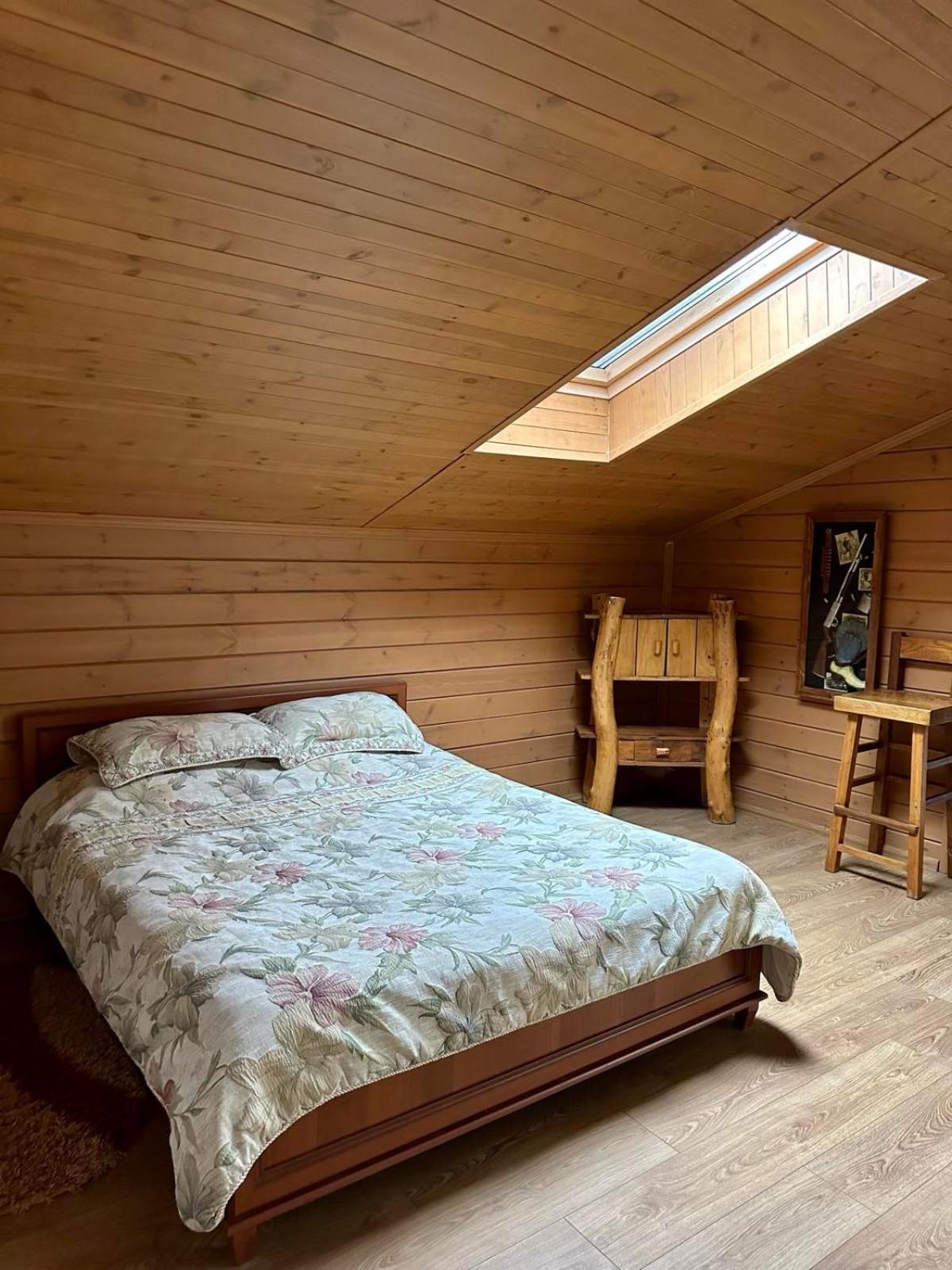 Готель-Ресторан Chalet ビーラ・ツェールクヴァ エクステリア 写真