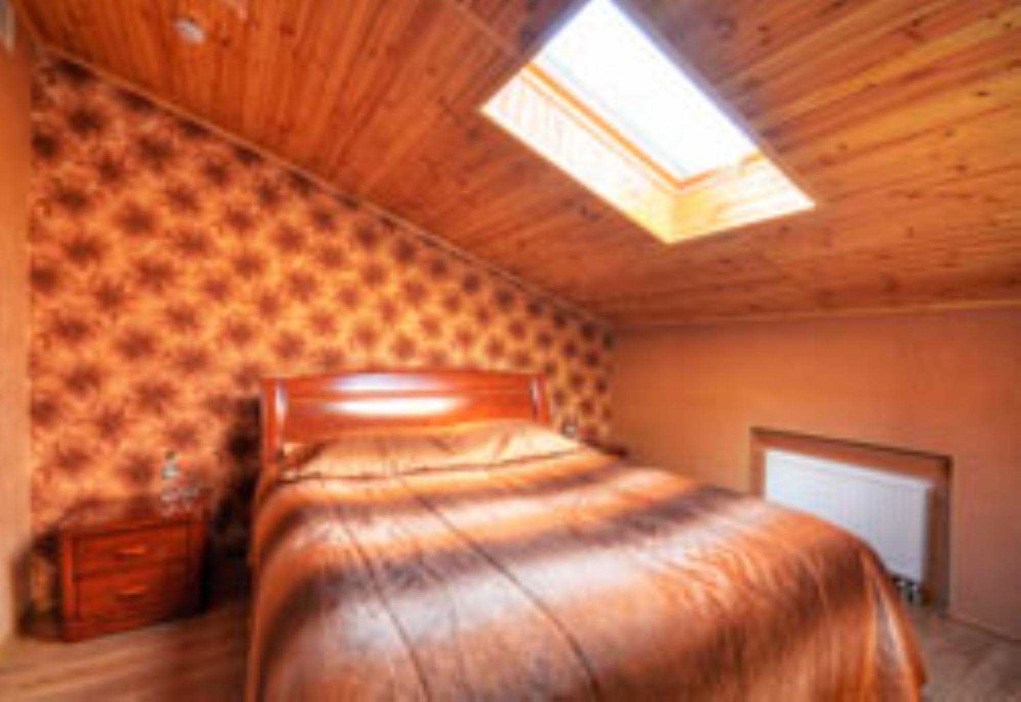 Готель-Ресторан Chalet ビーラ・ツェールクヴァ エクステリア 写真