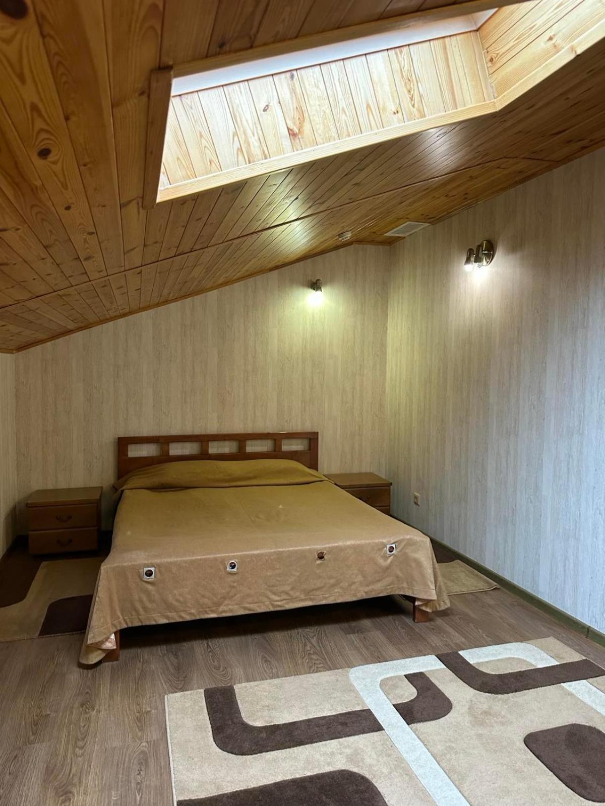 Готель-Ресторан Chalet ビーラ・ツェールクヴァ エクステリア 写真