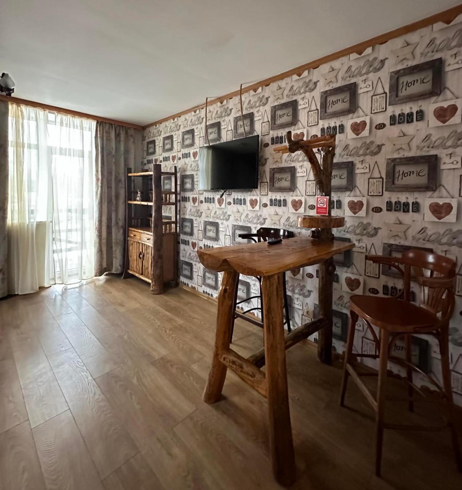 Готель-Ресторан Chalet ビーラ・ツェールクヴァ エクステリア 写真