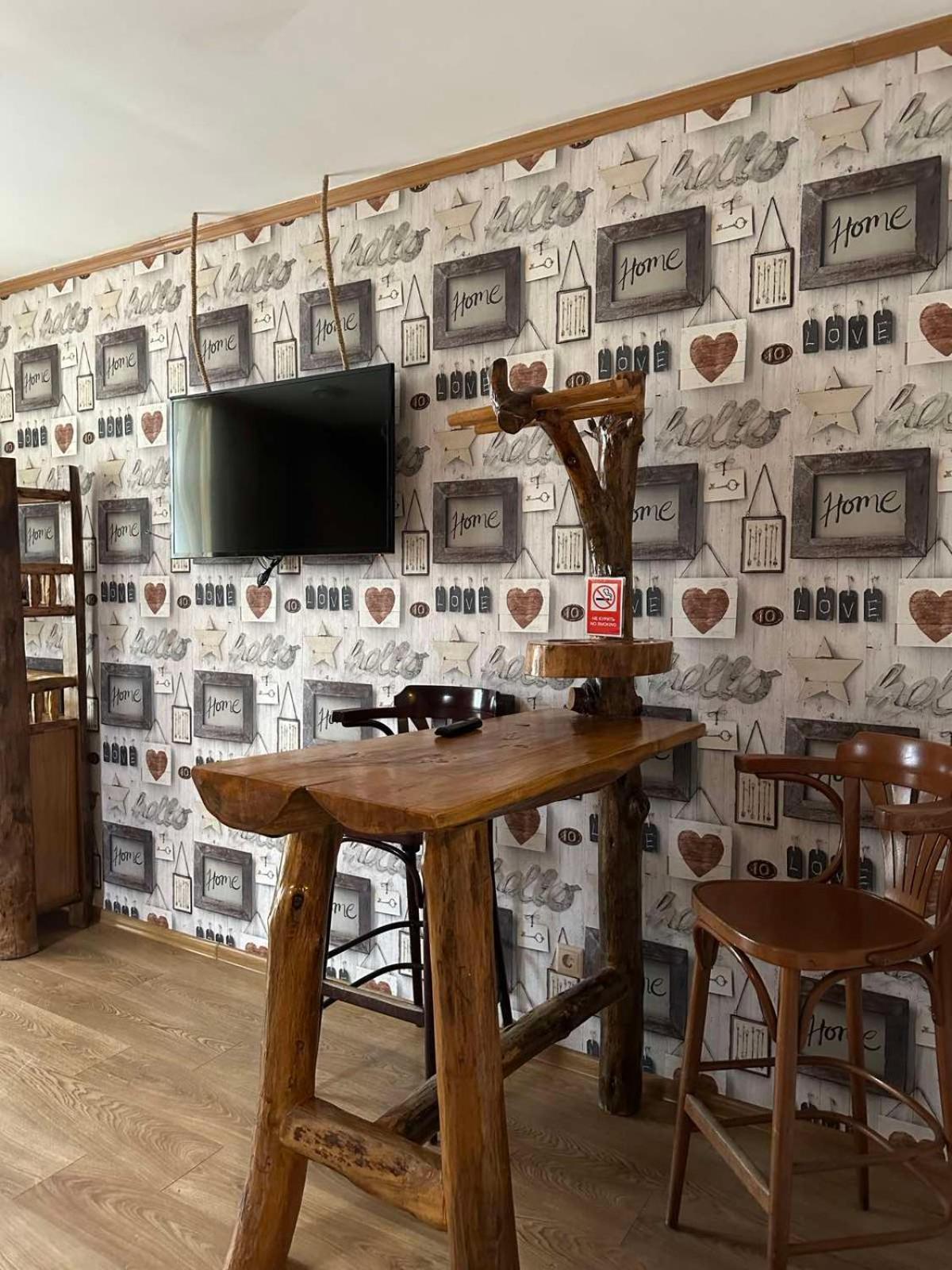 Готель-Ресторан Chalet ビーラ・ツェールクヴァ エクステリア 写真