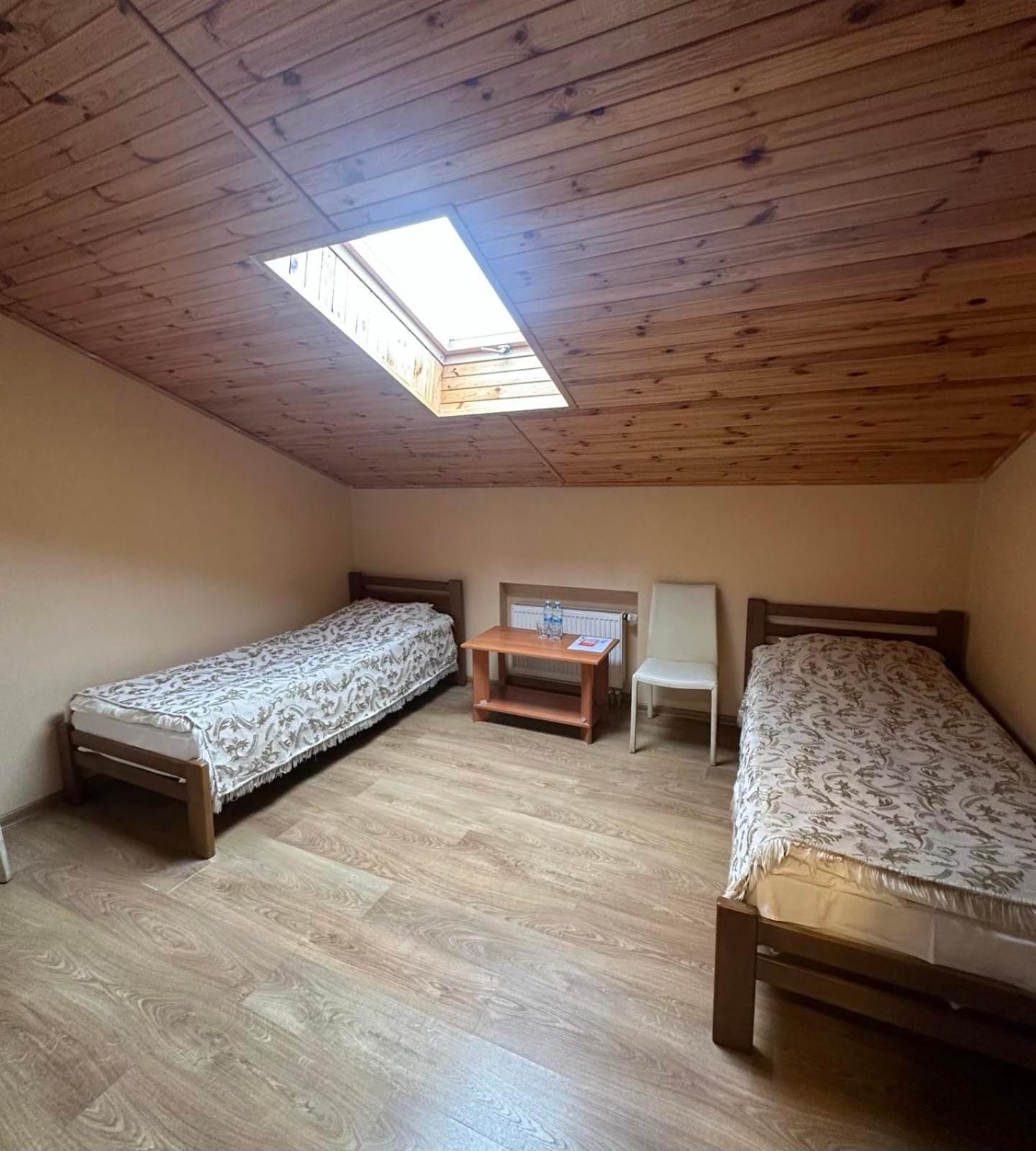 Готель-Ресторан Chalet ビーラ・ツェールクヴァ エクステリア 写真