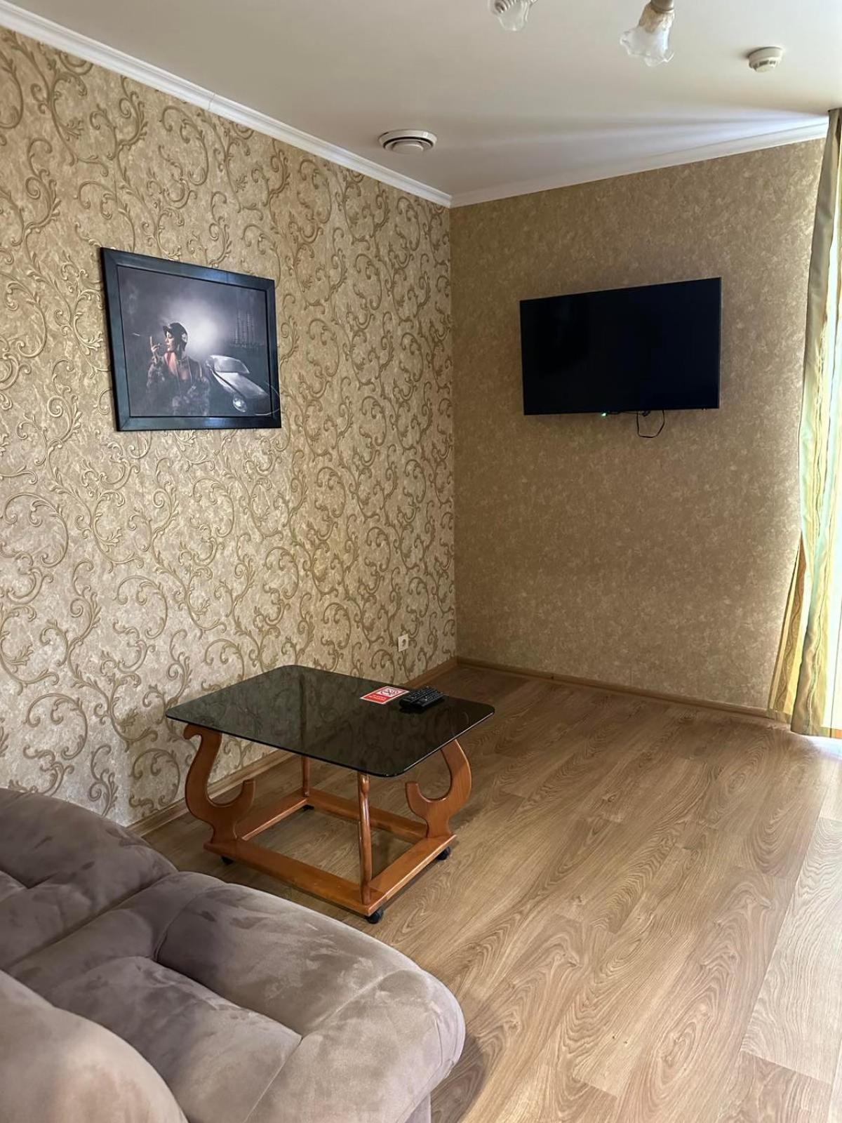 Готель-Ресторан Chalet ビーラ・ツェールクヴァ エクステリア 写真